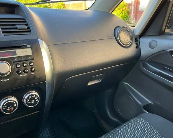 Красный Сузуки СХ4, объемом двигателя 1.6 л и пробегом 233 тыс. км за 5300 $, фото 16 на Automoto.ua