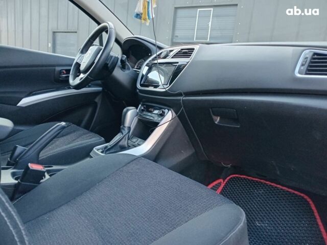 Червоний Сузукі СХ4, об'ємом двигуна 1.4 л та пробігом 25 тис. км за 21990 $, фото 3 на Automoto.ua