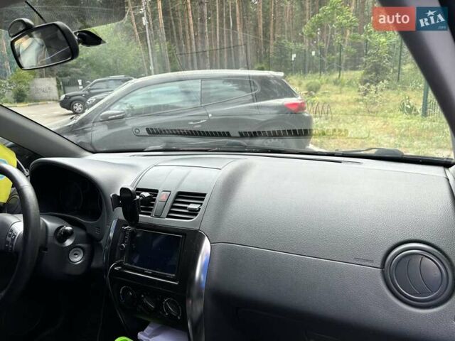 Червоний Сузукі СХ4, об'ємом двигуна 2 л та пробігом 300 тис. км за 10000 $, фото 5 на Automoto.ua