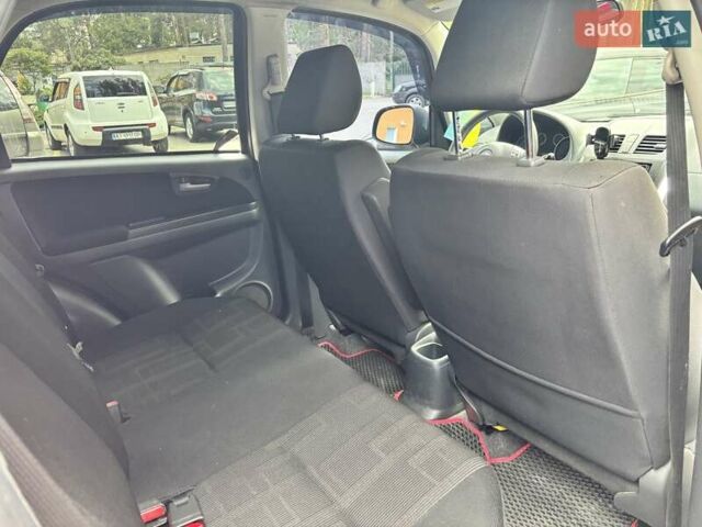 Червоний Сузукі СХ4, об'ємом двигуна 2 л та пробігом 300 тис. км за 10000 $, фото 7 на Automoto.ua