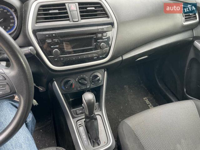 Сузукі СХ4 2016 у Львові на Automoto.ua Червоний Сузукі СХ4, об'ємом двигуна 1.59 л та пробігом 244 тис. км за 11000 $, фото 8 на Automoto.ua