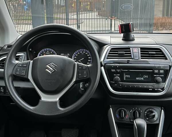 Красный Сузуки СХ4, объемом двигателя 1.59 л и пробегом 28 тыс. км за 17399 $, фото 42 на Automoto.ua