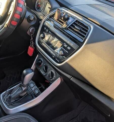 Красный Сузуки СХ4, объемом двигателя 1.59 л и пробегом 69 тыс. км за 18300 $, фото 4 на Automoto.ua