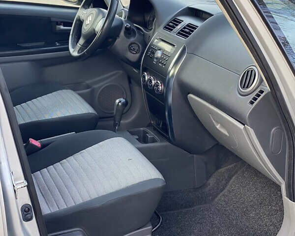 Серый Сузуки СХ4, объемом двигателя 1.6 л и пробегом 210 тыс. км за 7399 $, фото 9 на Automoto.ua