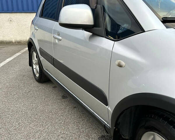 Серый Сузуки СХ4, объемом двигателя 1.59 л и пробегом 234 тыс. км за 7000 $, фото 3 на Automoto.ua