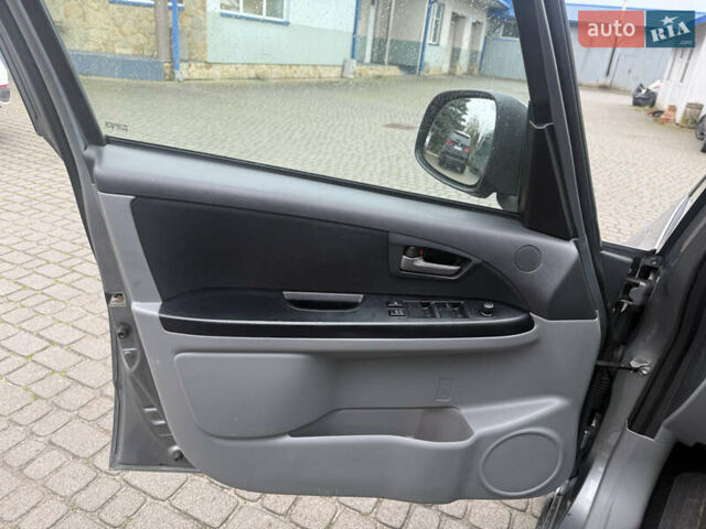 Сірий Сузукі СХ4, об'ємом двигуна 1.59 л та пробігом 280 тис. км за 4999 $, фото 9 на Automoto.ua