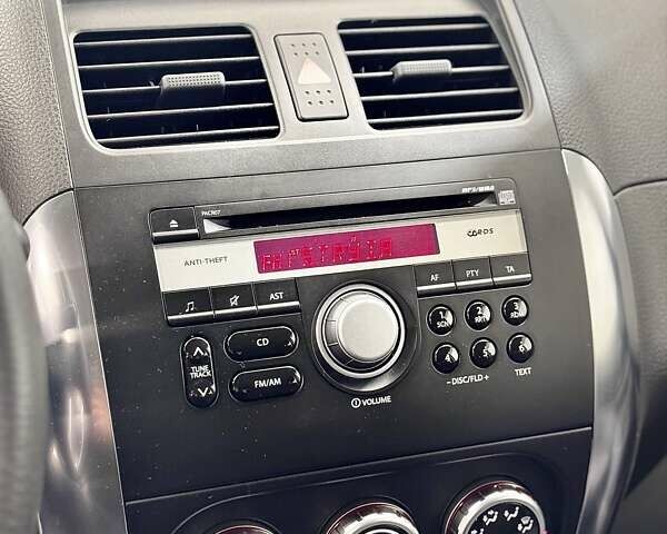 Серый Сузуки СХ4, объемом двигателя 1.6 л и пробегом 133 тыс. км за 7999 $, фото 102 на Automoto.ua