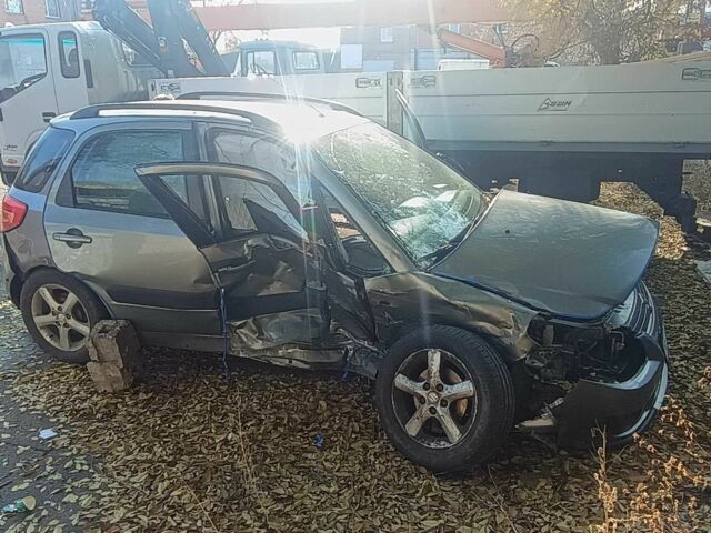 Серый Сузуки СХ4, объемом двигателя 1.6 л и пробегом 200 тыс. км за 1500 $, фото 2 на Automoto.ua