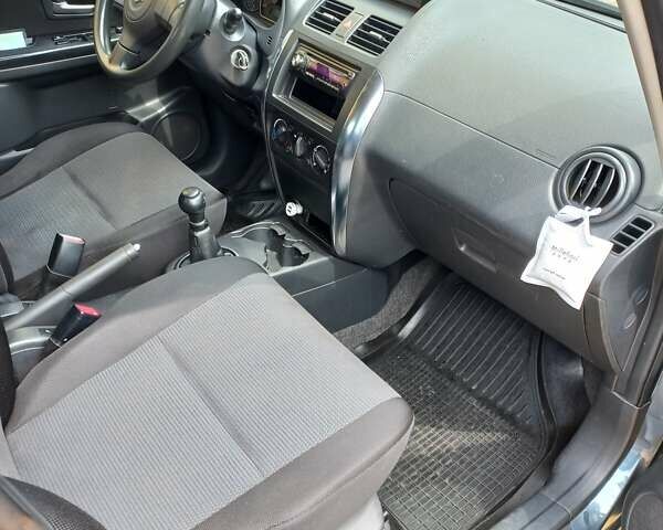 Серый Сузуки СХ4, объемом двигателя 1.59 л и пробегом 250 тыс. км за 5500 $, фото 12 на Automoto.ua