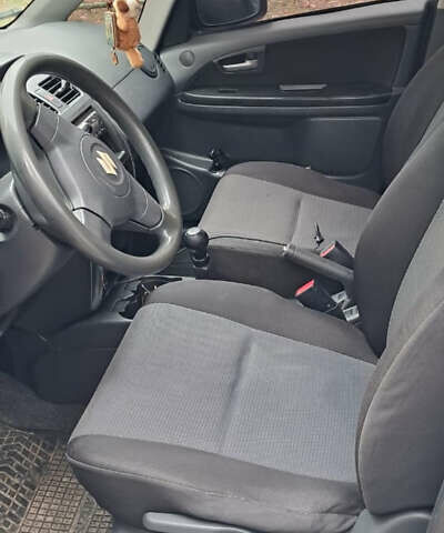 Серый Сузуки СХ4, объемом двигателя 1.6 л и пробегом 261 тыс. км за 4000 $, фото 2 на Automoto.ua