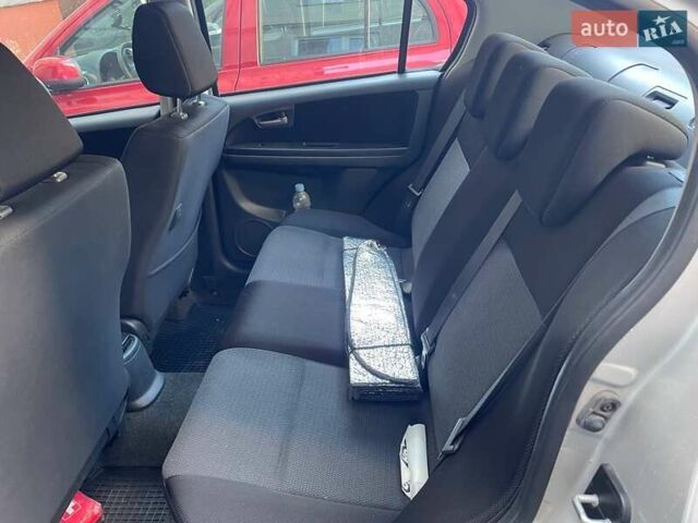 Серый Сузуки СХ4, объемом двигателя 1.6 л и пробегом 70 тыс. км за 7500 $, фото 6 на Automoto.ua