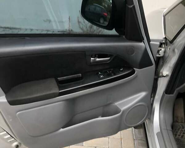 Серый Сузуки СХ4, объемом двигателя 1.59 л и пробегом 210 тыс. км за 7500 $, фото 16 на Automoto.ua