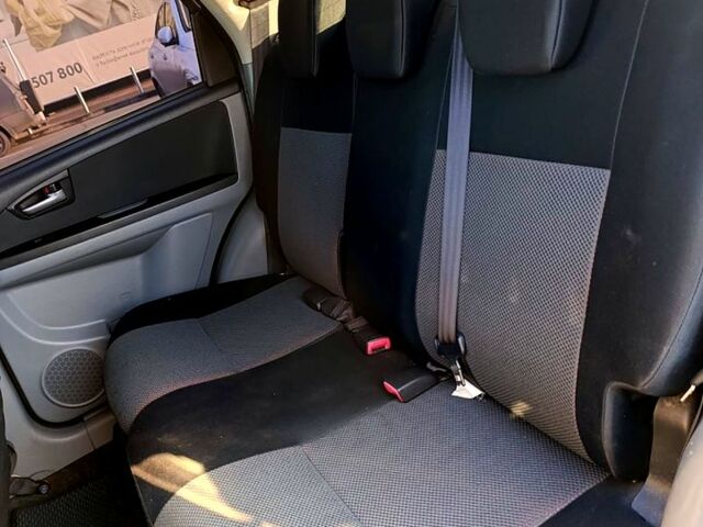 Серый Сузуки СХ4, объемом двигателя 1.9 л и пробегом 270 тыс. км за 4500 $, фото 6 на Automoto.ua