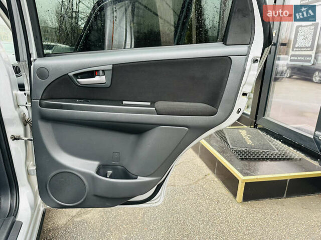 Сірий Сузукі СХ4, об'ємом двигуна 2 л та пробігом 187 тис. км за 7800 $, фото 21 на Automoto.ua