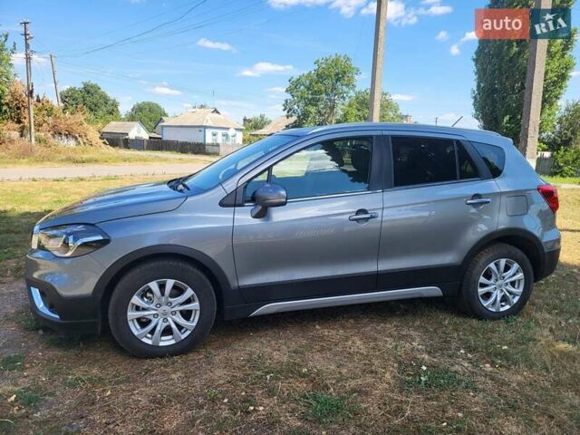 Серый Сузуки СХ4, объемом двигателя 1.59 л и пробегом 6 тыс. км за 22000 $, фото 2 на Automoto.ua