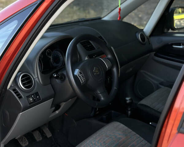 Помаранчевий Сузукі СХ4, об'ємом двигуна 1.59 л та пробігом 204 тис. км за 6799 $, фото 8 на Automoto.ua