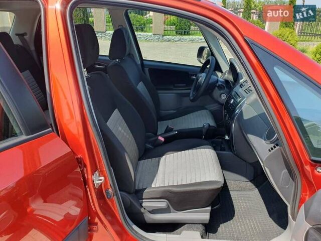Помаранчевий Сузукі СХ4, об'ємом двигуна 1.59 л та пробігом 226 тис. км за 8000 $, фото 11 на Automoto.ua