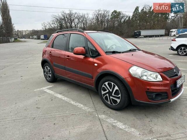 Оранжевый Сузуки СХ4, объемом двигателя 1.59 л и пробегом 136 тыс. км за 9900 $, фото 1 на Automoto.ua