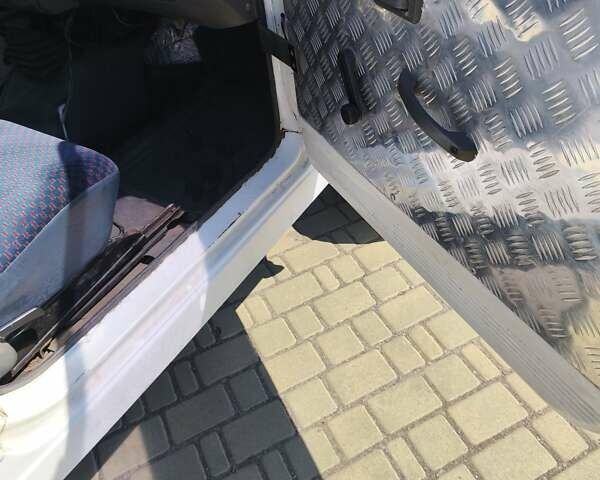 Белый Сузуки Самурай, объемом двигателя 1.3 л и пробегом 95 тыс. км за 8000 $, фото 5 на Automoto.ua