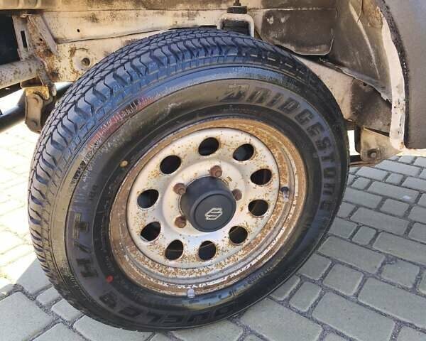 Белый Сузуки Самурай, объемом двигателя 1.3 л и пробегом 95 тыс. км за 8000 $, фото 3 на Automoto.ua
