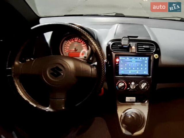 Белый Сузуки Сплеш, объемом двигателя 1 л и пробегом 188 тыс. км за 4399 $, фото 10 на Automoto.ua