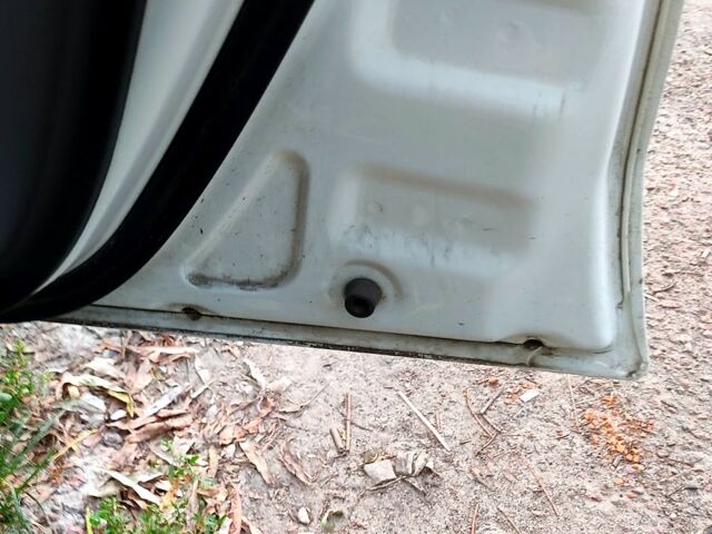 Білий Сузукі Сплеш, об'ємом двигуна 1 л та пробігом 154 тис. км за 4100 $, фото 8 на Automoto.ua