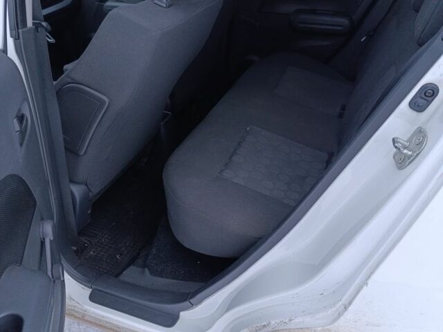 Білий Сузукі Сплеш, об'ємом двигуна 1 л та пробігом 123 тис. км за 3999 $, фото 2 на Automoto.ua