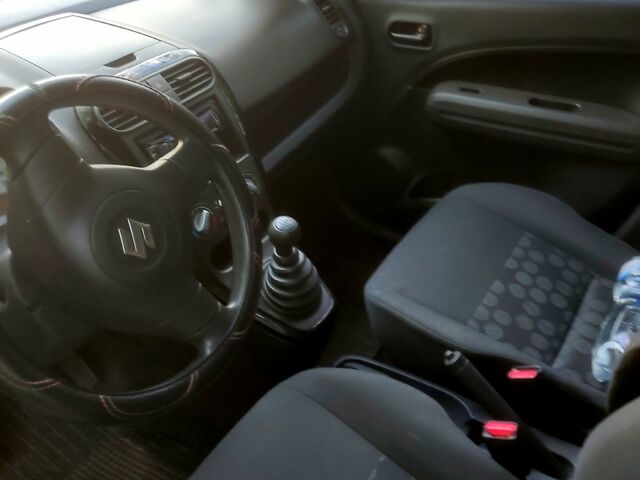 Білий Сузукі Сплеш, об'ємом двигуна 1 л та пробігом 154 тис. км за 4100 $, фото 5 на Automoto.ua