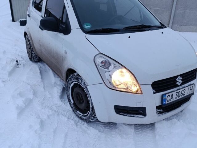 Білий Сузукі Сплеш, об'ємом двигуна 1 л та пробігом 123 тис. км за 3999 $, фото 1 на Automoto.ua