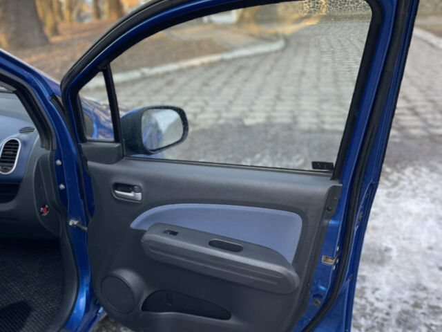 Синій Сузукі Сплеш, об'ємом двигуна 1 л та пробігом 250 тис. км за 3300 $, фото 31 на Automoto.ua