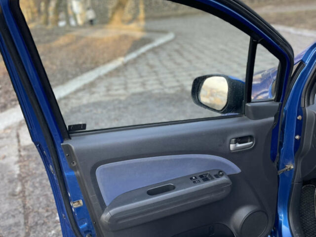 Синій Сузукі Сплеш, об'ємом двигуна 1 л та пробігом 250 тис. км за 3300 $, фото 19 на Automoto.ua