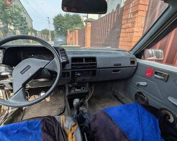 Белый Сузуки Свифт, объемом двигателя 1 л и пробегом 420 тыс. км за 194 $, фото 3 на Automoto.ua