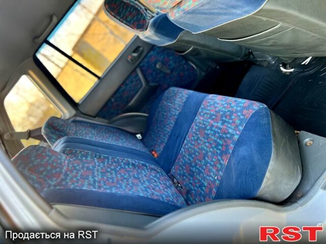 Белый Сузуки Свифт, объемом двигателя 1.3 л и пробегом 187 тыс. км за 2550 $, фото 7 на Automoto.ua