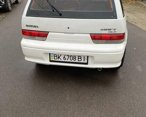 Белый Сузуки Свифт, объемом двигателя 1.3 л и пробегом 125 тыс. км за 950 $, фото 8 на Automoto.ua