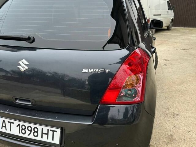 Белый Сузуки Свифт, объемом двигателя 1.3 л и пробегом 275 тыс. км за 5500 $, фото 2 на Automoto.ua