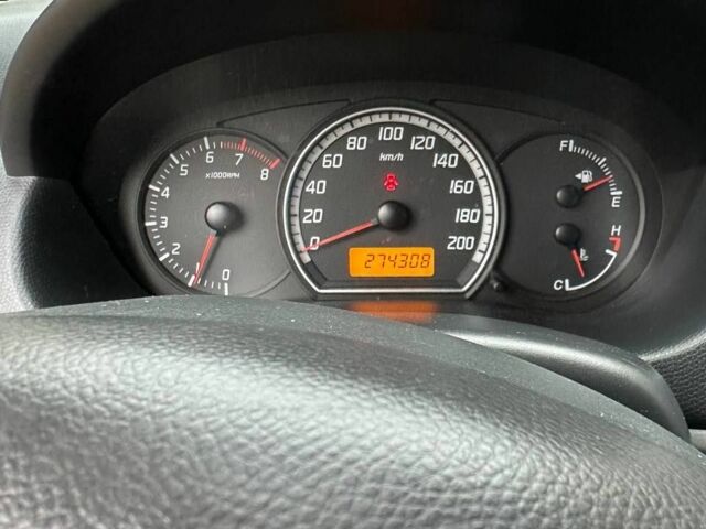 Белый Сузуки Свифт, объемом двигателя 1.3 л и пробегом 275 тыс. км за 5500 $, фото 7 на Automoto.ua