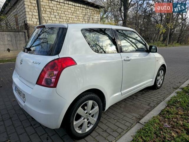 Білий Сузукі Свифт, об'ємом двигуна 1.33 л та пробігом 134 тис. км за 4200 $, фото 3 на Automoto.ua
