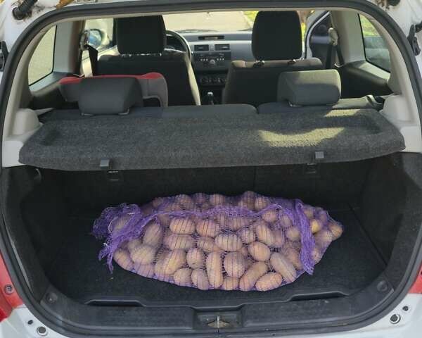 Білий Сузукі Свифт, об'ємом двигуна 1.33 л та пробігом 134 тис. км за 4200 $, фото 7 на Automoto.ua