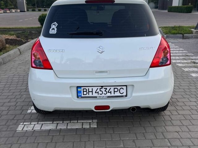 Білий Сузукі Свифт, об'ємом двигуна 1.5 л та пробігом 237 тис. км за 5900 $, фото 4 на Automoto.ua