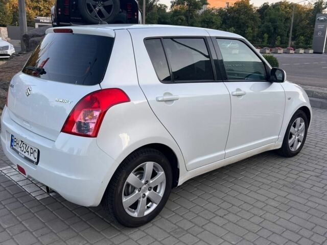 Білий Сузукі Свифт, об'ємом двигуна 1.5 л та пробігом 237 тис. км за 5900 $, фото 1 на Automoto.ua
