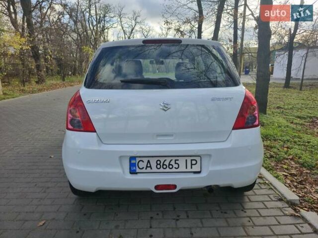 Білий Сузукі Свифт, об'ємом двигуна 1.33 л та пробігом 134 тис. км за 4200 $, фото 2 на Automoto.ua