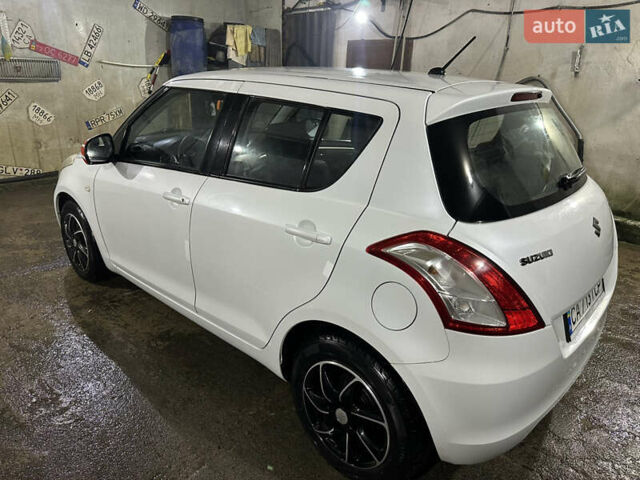 Белый Сузуки Свифт, объемом двигателя 1.24 л и пробегом 147 тыс. км за 5150 $, фото 11 на Automoto.ua