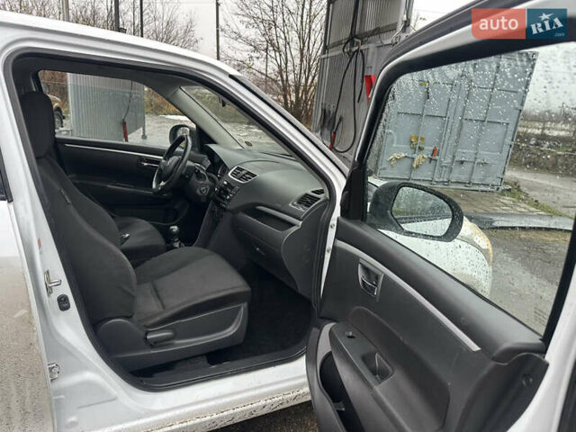 Белый Сузуки Свифт, объемом двигателя 1.24 л и пробегом 147 тыс. км за 5150 $, фото 9 на Automoto.ua