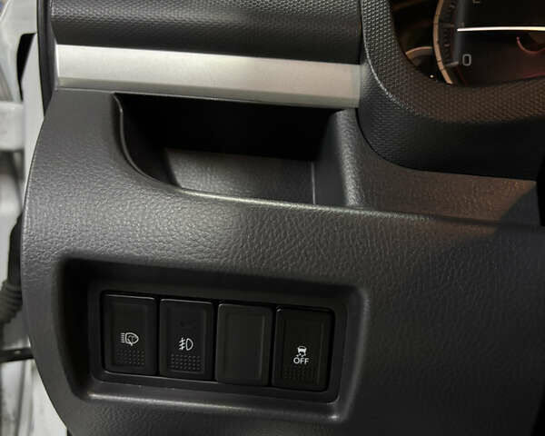 Сузуки Свифт 2014 в Киеве на Automoto.ua Белый Сузуки Свифт, объемом двигателя 1.6 л и пробегом 97 тыс. км за 7350 $, фото 17 на Automoto.ua