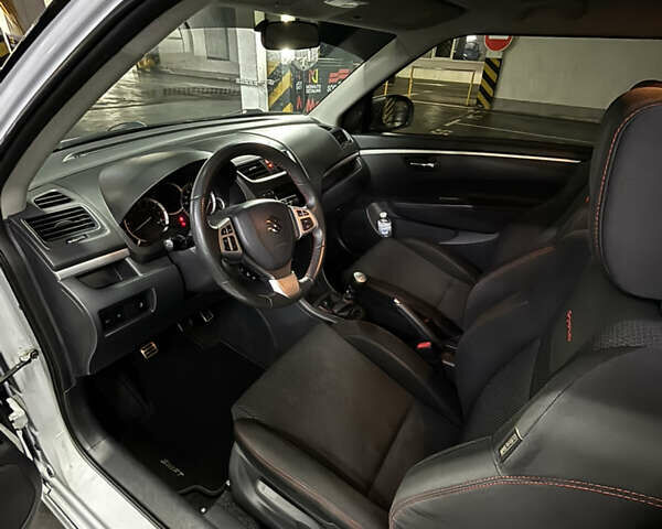Сузуки Свифт 2014 в Киеве на Automoto.ua Белый Сузуки Свифт, объемом двигателя 1.6 л и пробегом 97 тыс. км за 7350 $, фото 14 на Automoto.ua