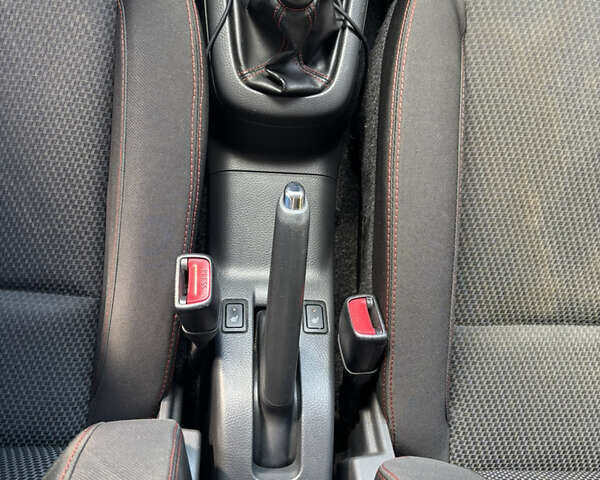 Сузуки Свифт 2014 в Киеве на Automoto.ua Белый Сузуки Свифт, объемом двигателя 1.6 л и пробегом 97 тыс. км за 7350 $, фото 22 на Automoto.ua