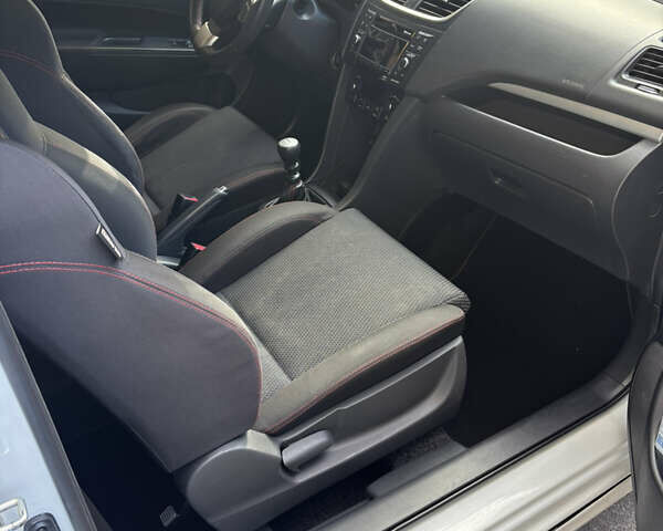 Сузуки Свифт 2014 в Киеве на Automoto.ua Белый Сузуки Свифт, объемом двигателя 1.6 л и пробегом 97 тыс. км за 7350 $, фото 26 на Automoto.ua