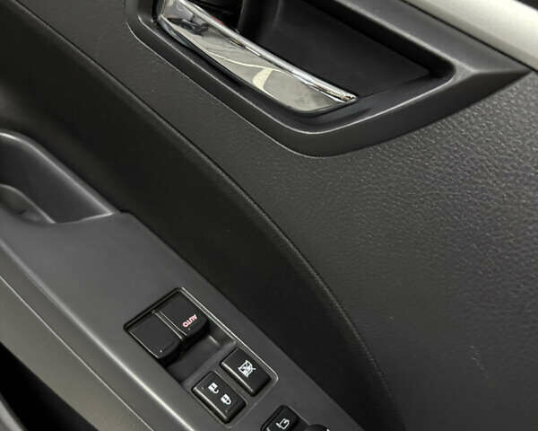 Сузуки Свифт 2014 в Киеве на Automoto.ua Белый Сузуки Свифт, объемом двигателя 1.6 л и пробегом 97 тыс. км за 7350 $, фото 18 на Automoto.ua