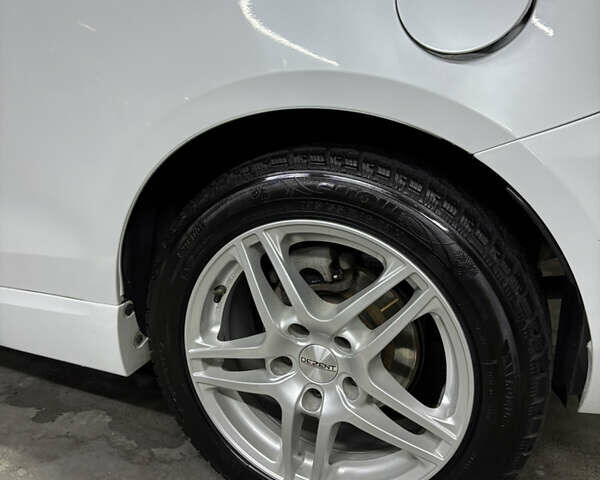 Сузуки Свифт 2014 в Киеве на Automoto.ua Белый Сузуки Свифт, объемом двигателя 1.6 л и пробегом 97 тыс. км за 7350 $, фото 9 на Automoto.ua