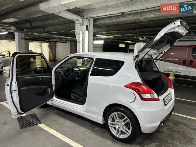 Сузуки Свифт 2014 в Киеве на Automoto.ua Белый Сузуки Свифт, объемом двигателя 1.6 л и пробегом 97 тыс. км за 7350 $, фото 7 на Automoto.ua